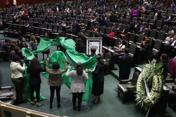 Durante la sesión solemne por el Día Internacional de la Mujer en San Lázaro. Foto José Antonio López