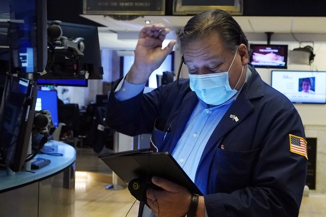 El Nasdaq suspendió varias veces este viernes la cotización de Digital World Acquisition Corp, una empresa que se fusionará con la nueva red social de Donald Trump, luego de que sus acciones se dispararan por segundo día más de 200 por ciento. Foto Ap