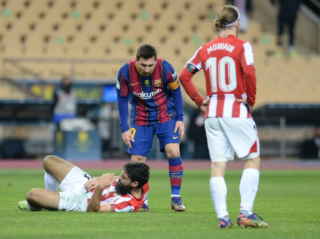 Messi fue expulsado en el último minuto de la prórroga de la Supercopa de España, que el Barcelona perdió 3-2 ante el Athletic Bilbao, al ver la roja directa por dar un manotazo a Asier Villalibre, probablemente llevado por la frustración, el pasado 17 de enero de 2021. Foto Afp