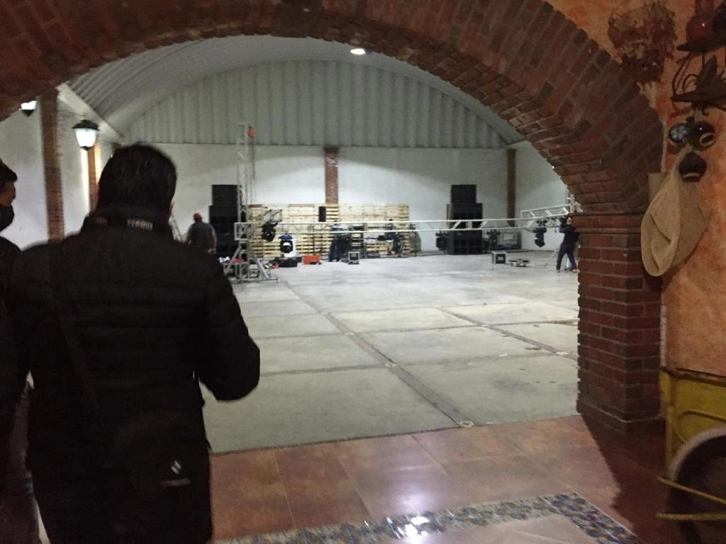La Coprisem colocó sellos de clausura en un salón de fiestas que albergaría un evento masivo de sonideros en San Mateo Atenco. Foto La Jornada