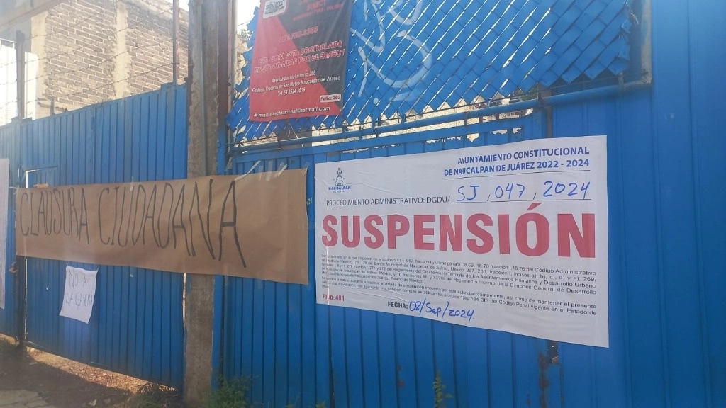 Colonos realizaron la clausura simbólicamente del establecimiento, colocando un cartel con la leyenda 'Clausura  ciudadana'. Foto La Jornada