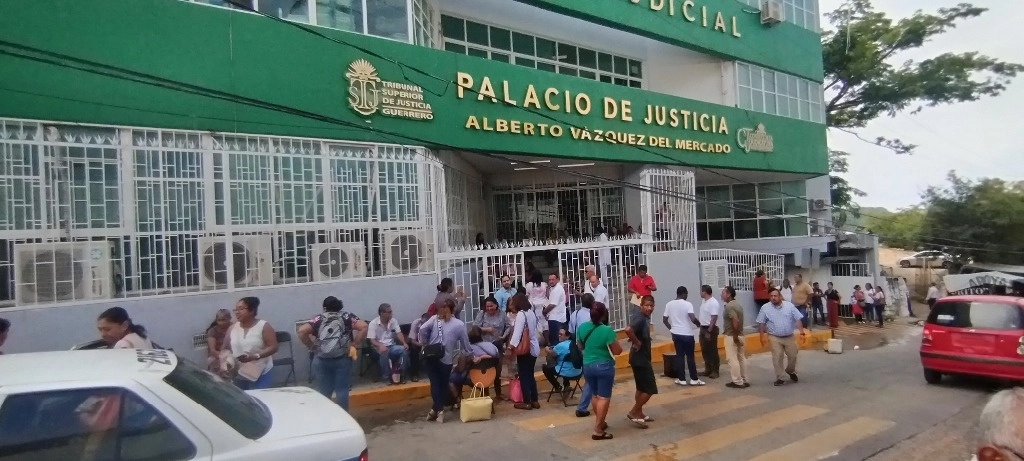 Explicaron que son alrededor de 400 los trabajadores afectados por el cobro exacto del Impuesto Sobre la Renta, así como por la eliminación de diversos incentivos. Foto Héctor Briseño