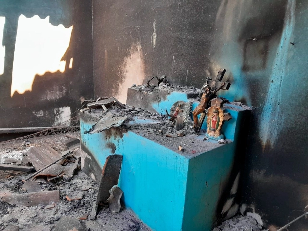 Vivienda ubicada en el poblado La Cofradía, municipio de Aquila, Michoacán, luego de ser atacada con rifles de alto poder y drones cargados con explosivos los días primero y 5 de febrero. Foto ‘La Jornada’