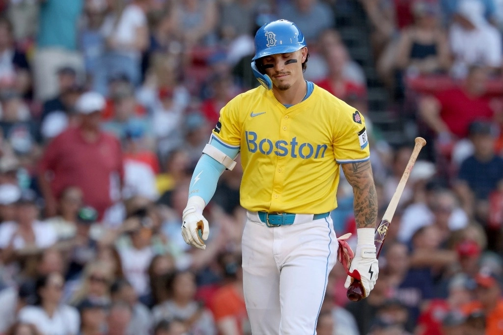 Jarren Duran, de los Medias Rojas de Boston, reacciona tras poncharse durante la tercera entrada de un partido de béisbol contra los Astros de Houston, el 10 de agosto de 2024, en Boston. Foto Ap