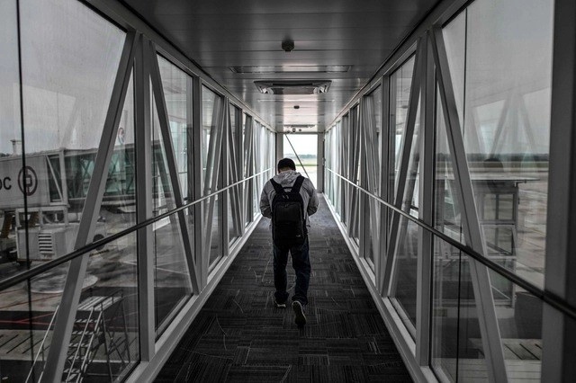 En el aeropuerto de Tianhe, en Wuhan, China. Foto Afp 