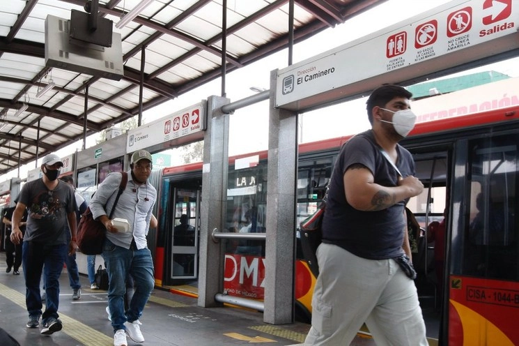 La próximo fin de semana cuatro estaciones del metro suspenderán el servicio. Foto Roberto García 