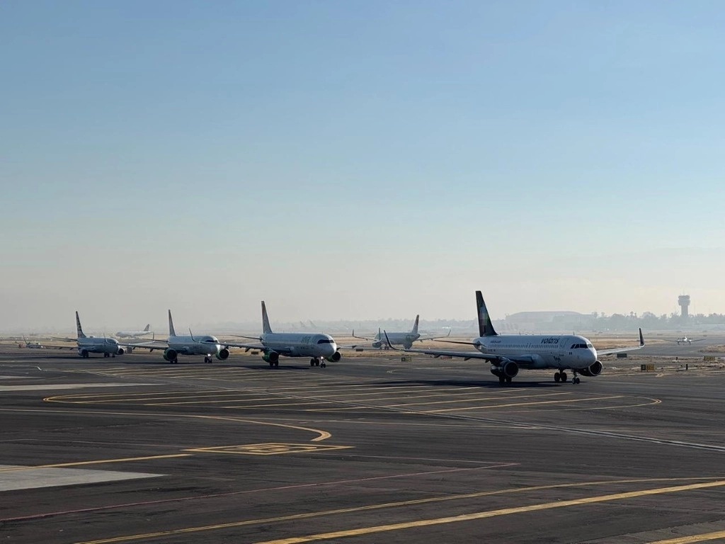 Un banco de neblina suspendió una hora los vuelos en el Aeropuerto Internacional de la Ciudad de México, el 2 de diciembre de 2024. Foto Alfredo Domínguez