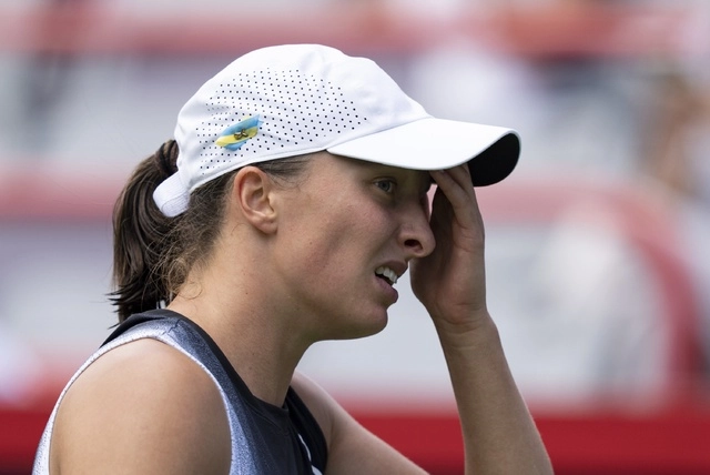La polaca, cuatro veces campeona de torneos de Grand Slam, incluido el US Open 2023, espera ahora por la china Qinwen Zheng. Foto Ap
