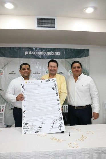 Los senadores (de izq. a der) Francisco Cabrera Sandoval, Juan Manuel Fócil Pérez, y Nelson Humberto Gallegos Vaca.  Foto René Alberto López