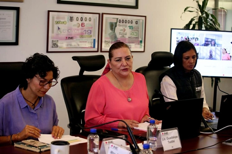 Las consejera del INE, Rita B. López, la presidenta del instituto Guadalupe Taddei y Norma I. de La Cruz, ofrecen conferencia de prensa en la sede electoral, el 4 de junio de 2023. Foto María Luisa Severiano