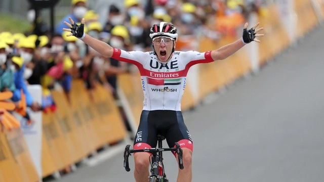 Tadej Pogacar se llevó la novena fecha del Tour de Francia tras recorrer 153 kilómetros, en tres horas 55 minutos y 17 segundos. Foto Ap