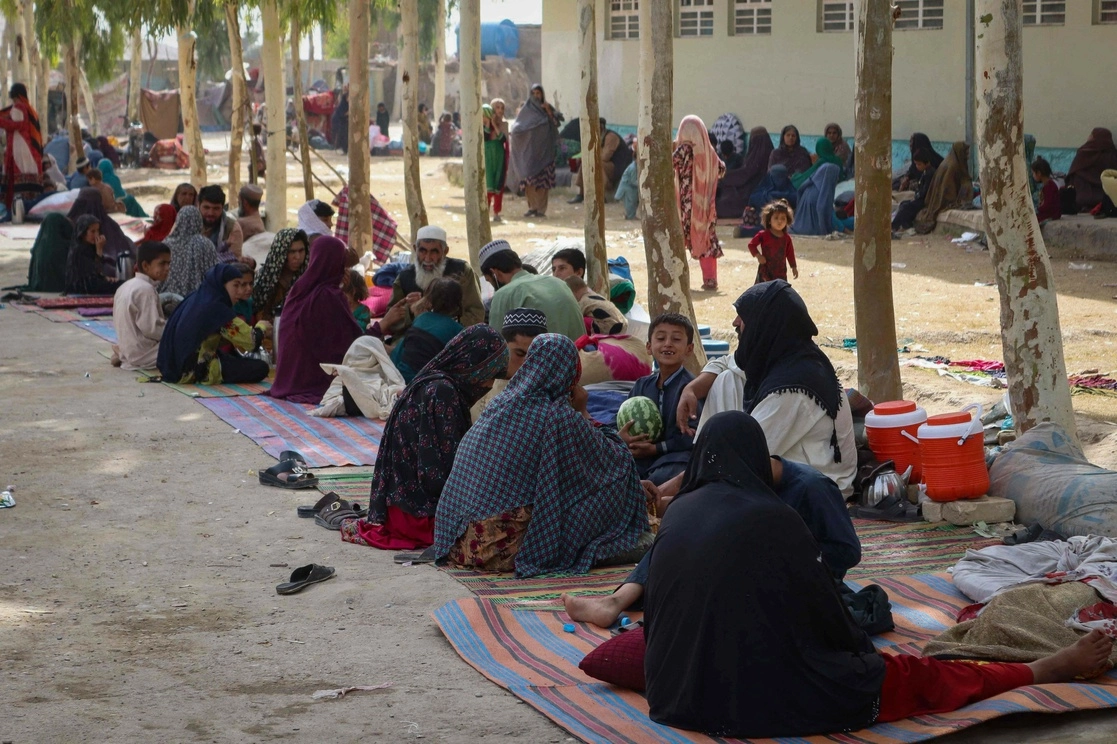 Familias desplazadas en Afganistán por la violencia llegan a un campo de ayuda humanitaria en la provincia de Kandahar. Foto Afp 