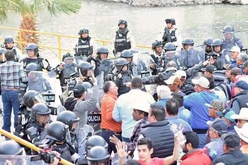 En febrero de este año, agricultores de Chihuahua irrumpieron en la presa La Boquilla para evitar el trasvase de agua a EU. Foto cortesía del diputado local Luis Aguilar Lozoya