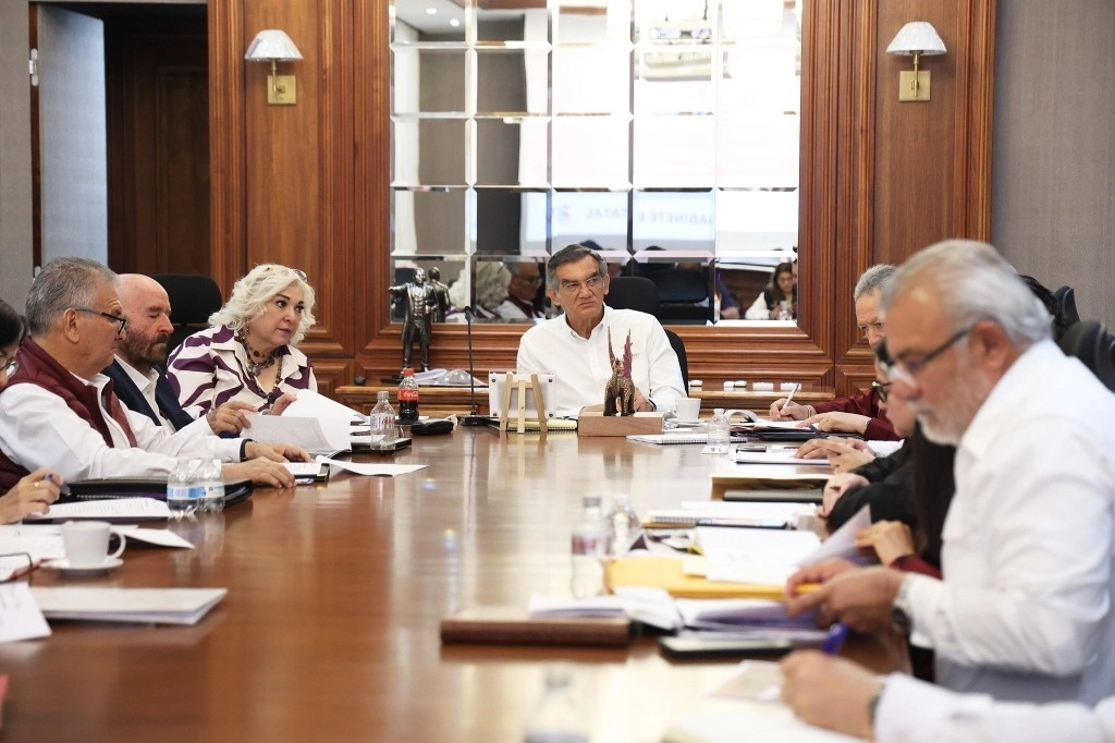 El gobernador Villarreal aseguró que el gobierno local trabaja de manera coordinada con el INM para tomar las medidas necesarias y ofrecer un trato digno a los migrantes que sean repatriados. Foto @Dr_AVillarreal
