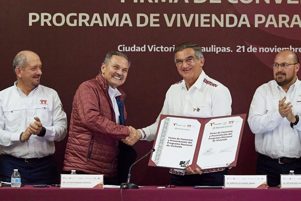 Al evento asistieron el gobernador, Américo Villarreal Anaya, Octavio Romero Oropeza, director Nacional del Infonavit, Rodrigo Chávez Contreras, director Nacional de Vivienda, Karina Lizzet Saldívar Latirgue, secretaria de Desarrollo Urbano del gobierno estatal. Foto @Dr_AVillarreal
