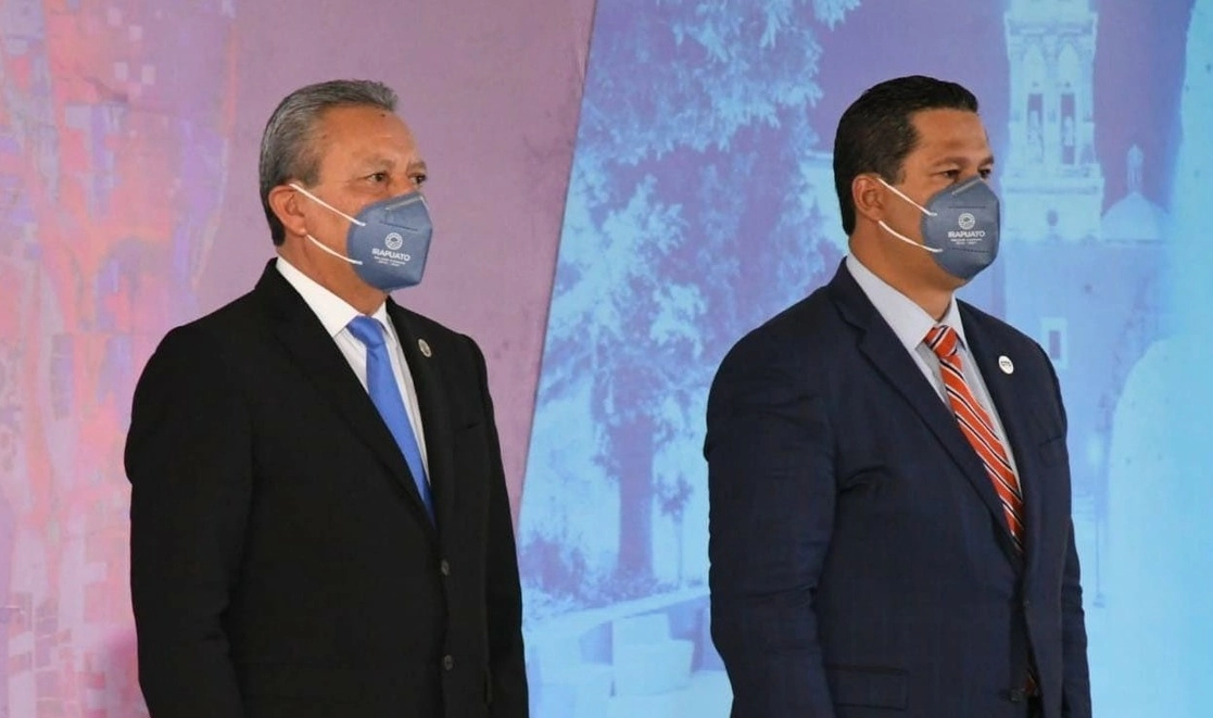 El alcalde de Irapuato, Ricardo Ortiz Gutiérrez (izquierda) y el gobernador de Guanajuato, Diego Sinhue Rodríguez Vallejo, el 29 de septiembre de 2021. Foto La Jornada