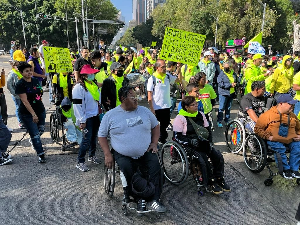 Personas discapacitadas se manifestaron en la avenida Paseo de la Reforma, en el marco del Día Internacional de la Discapacidad, el 3 de diciembre de 2022. Foto José Antonio López