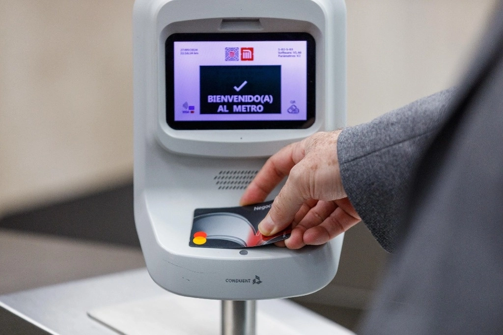Inicio de acceso al Metro con tarjetas bancarias sin contacto, el 27 de septiembre de 2024. En la imagen, la estación Zaragoza de la Línea 1, en la alcaldía Venustiano Carranza. Foto Pablo Ramos