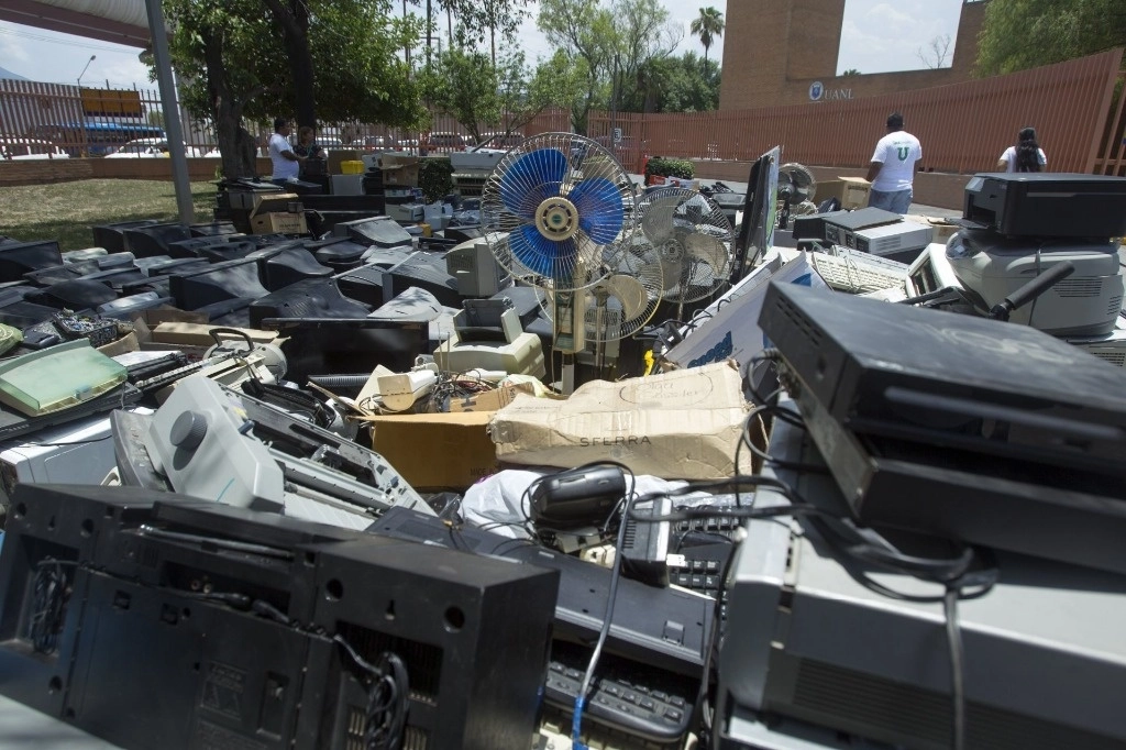 En México se superan el millón 400 mil toneladas de residuos electrónicos ya que la generación de residuos electrónicos ha aumentado de forma significativa por el cambio tecnológico. Foto Cuartoscuro / Archivo