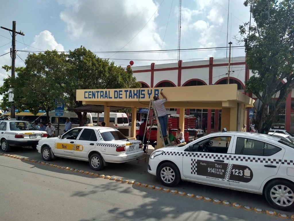 Operadores de la Unión de Taxis de Cunduacán dejaron de prestar servicio ante las amenazas y agresiones del crimen organizado. Foto tomada de https://www.facebook.com/RuleteandoAndamosCunduacan