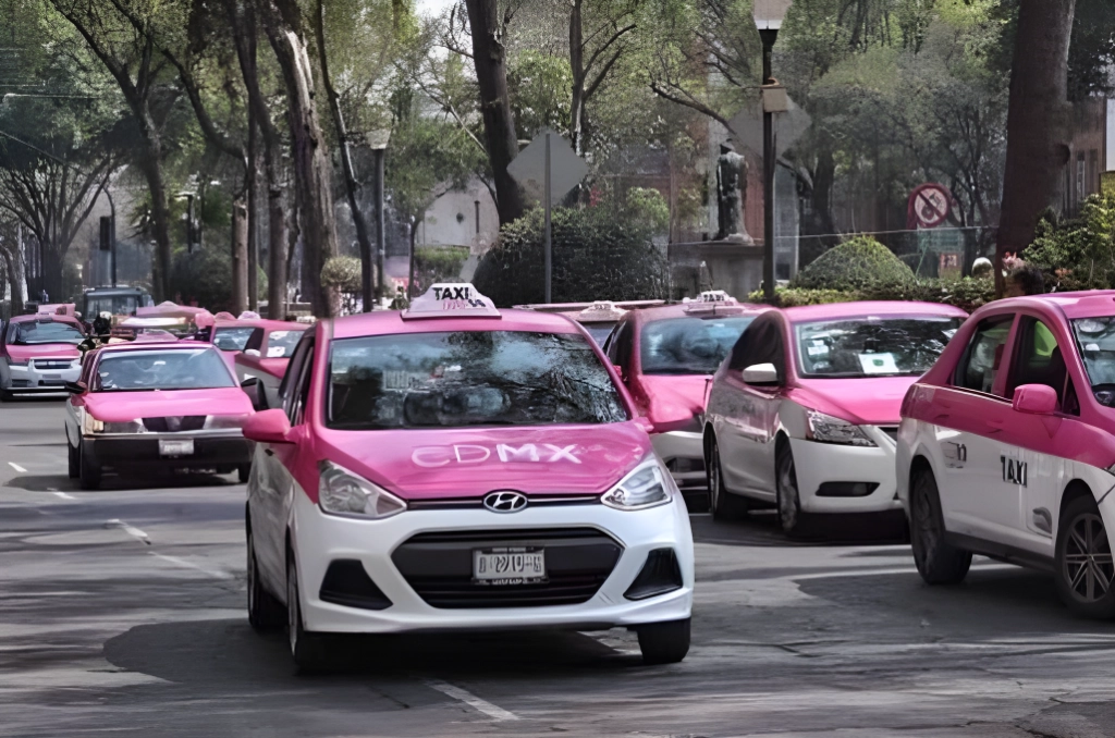 Unidades de taxis en la Ciudad de México. Foto Marco Peláez / Archivo