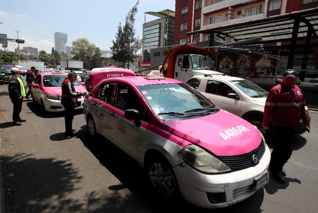 Taxistas de la alcaldía Gustavo A. Madero denunciaron agresiones por “negarse a pagar 50 mil pesos por "derecho de piso". Foto Alfredo Domínguez / Archivo