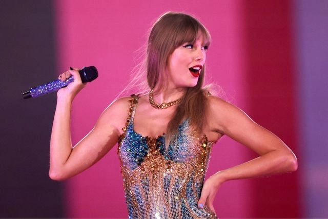 "The Eras Tour ha sido la experiencia más significativa y eléctrica de mi vida hasta ahora y estoy encantada de decirles que pronto llegará a la gran pantalla", dijo Taylor Swift. Foto Afp / Archivo