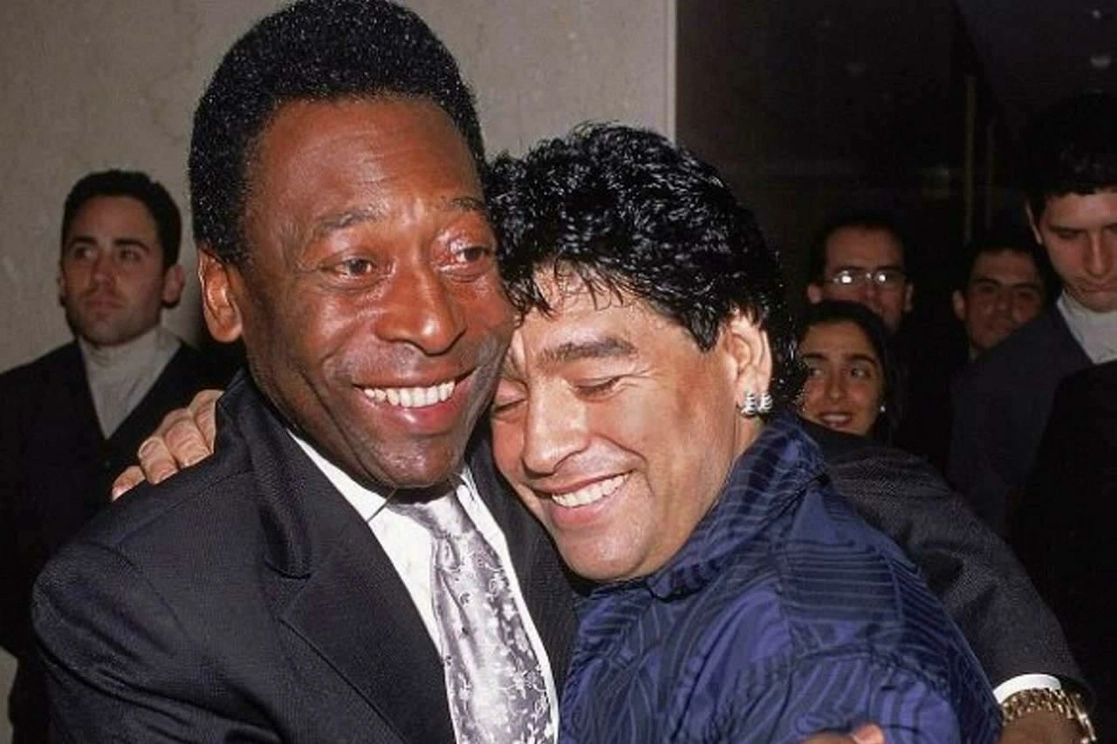 Una semana después de la muerte de Diego Armando Maradona, el ‘rey’ Pelé afirmó que el argentino es "incomparable" y le dedicó nuevas muestras de afecto: "Te amo, Diego". Foto tomada del Facebook de Pelé