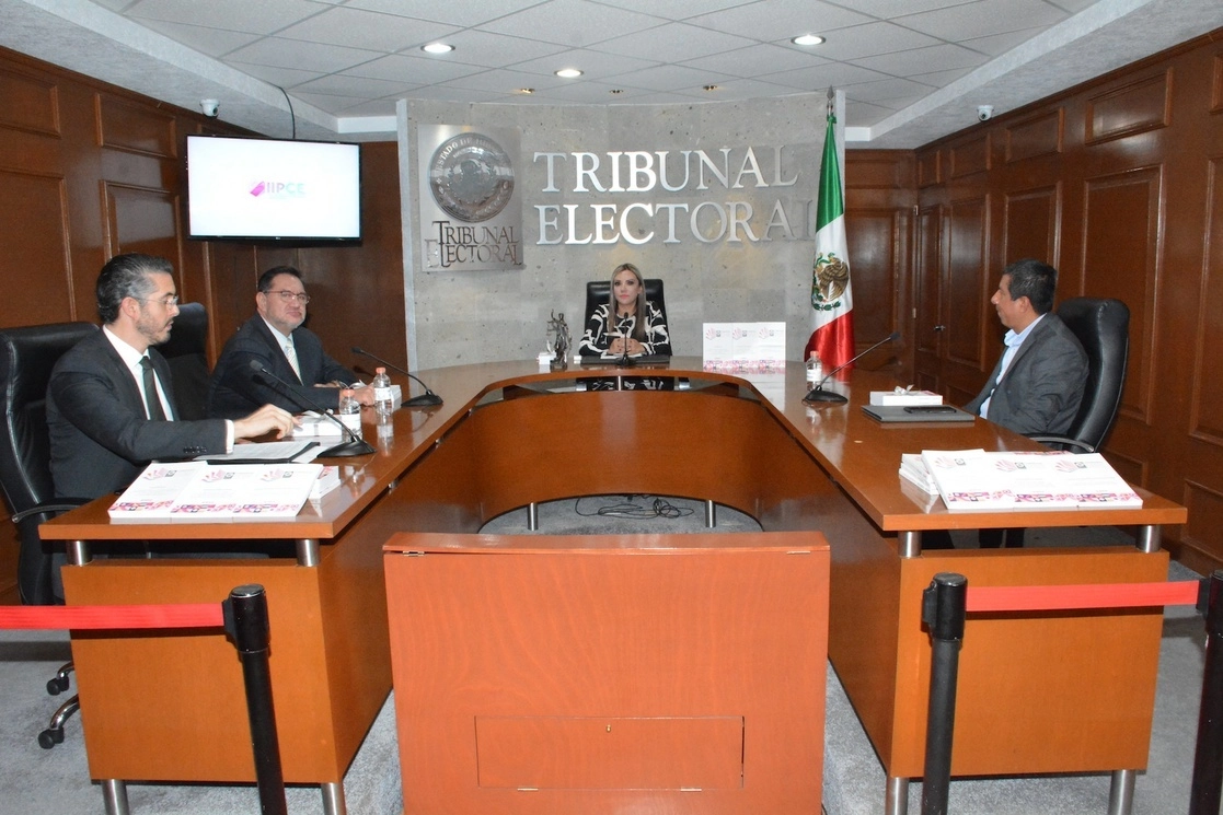 Los magistrados del Tribunal Estatal Electoral de Hidalgo desecharon de nueva cuenta un recurso promovido por el PAN y PRI contra el presidente López Obrador. Foto tomada del Twitter de @teehgo / Archivo 