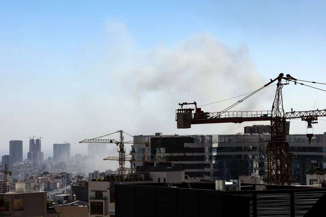 Edificios en Teherán dañados tras un ataque israelí el 18 de junio de 2025. Foto 