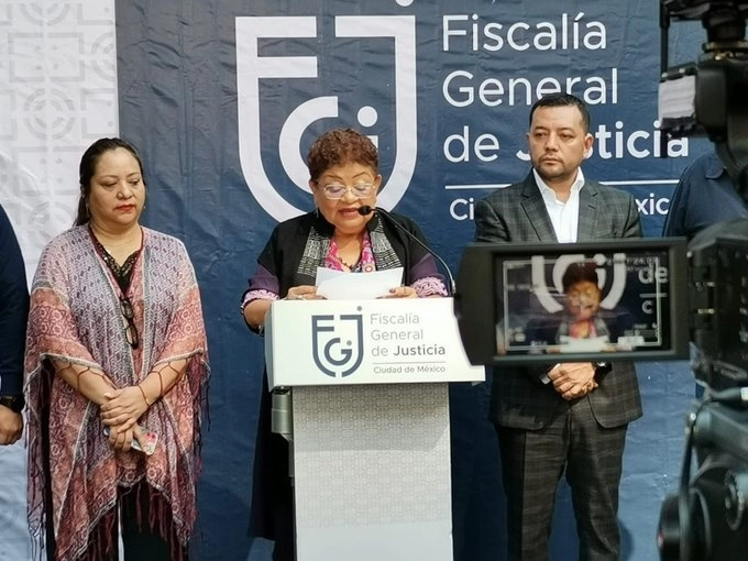 La fiscal Ernestina Godoy y funcionarios durante una conferencia este jueves. Foto FGJ CDMX