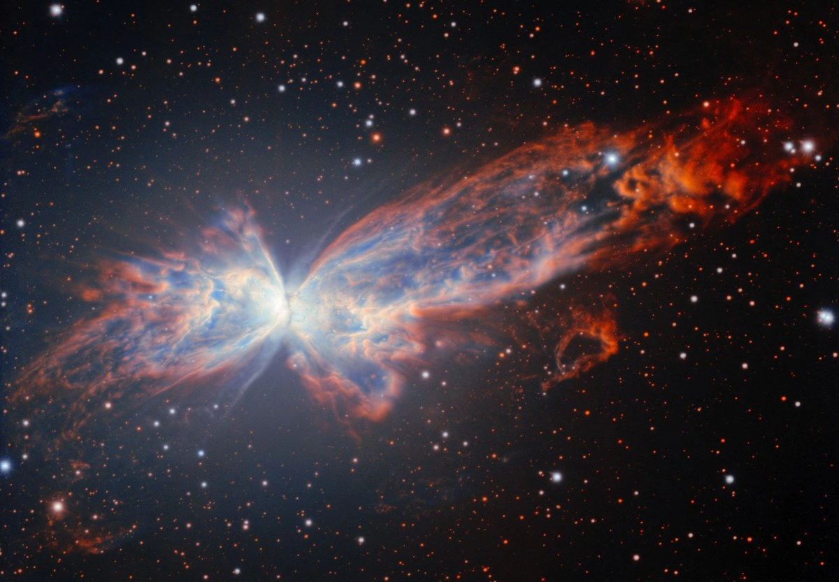 En el corazón de esta nebulosa bipolar se encuentra una estrella enana blanca que hace mucho tiempo desechó sus capas exteriores de gas. El gas descartado forma las alas similares a las de una mariposa. Imagen del 26 de noviembre de 2025. Foto Handout / Observatorio Internacional Gemini / NoirLab / NSF / AURA / 
