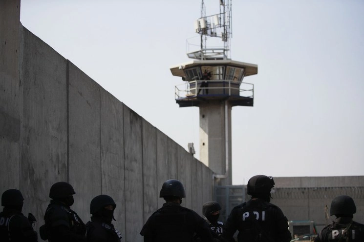 Perspectiva de una de las torres del Reclusorio Oriente en imagen de archivo. Foto Alfredo Domínguez