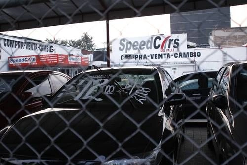 Se prevé un desplome de las ventas de automóviles para este mes y mayo de 92 y 93.3 por ciento. Foto Carlos Cisneros / Archivo

