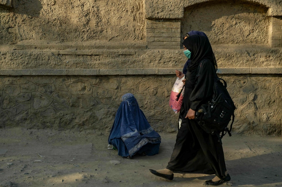 Mujeres en una calle de Kabul, Afganistán. Foto Afp
