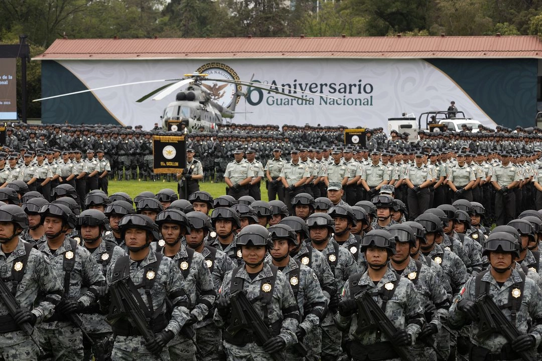  La Guardia Nacional cuenta con 130 mil elementos. Se trata "del máximo proyecto de seguridad pública en la historia de México", se informó en el acto.