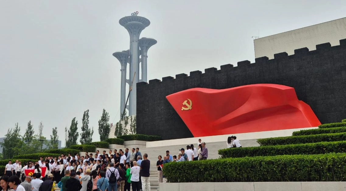 La Escuela del Comité Central del Partido Comunista de China es visitada diariamente por cientos de personas que recorren los pasillos para observar las 4 mil 500 reliquias culturales sobre la ideología socialista que alberga. Foto 