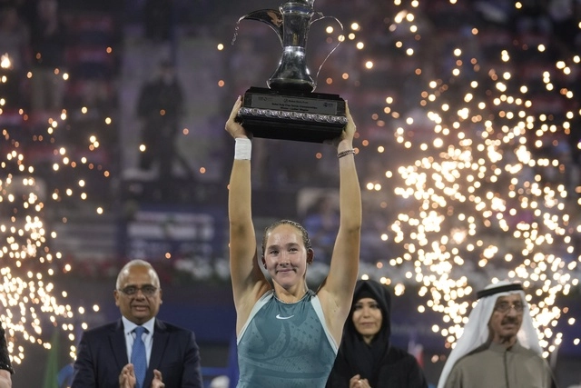 Andreeva subió cinco posiciones gracias a su título el sábado en Dubái, donde venció a Iga Swiatek, Elena Rybakina y Marketa Vondrousova, todas campeonas de Grand Slam. Foto Ap