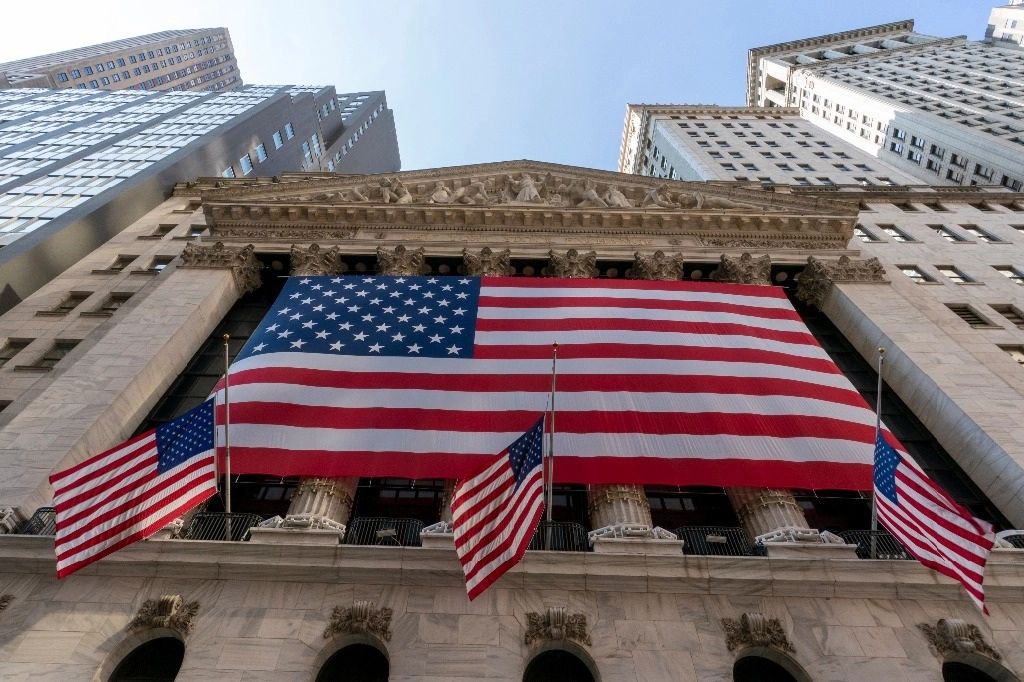 Geopolitical tension sinks Wall Street