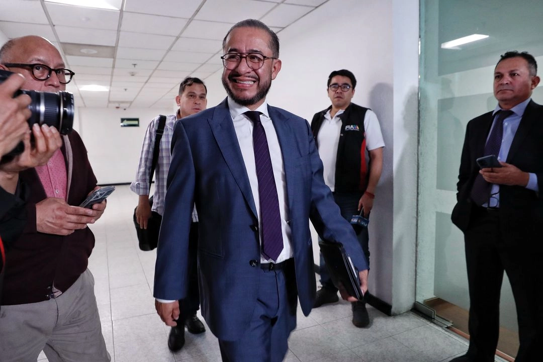 El diputado Hugo Eric Flores a su llegada a la sesión de la Cámara de Diputados donde se discutió la solicitud de desafuero de Cuauhtémoc Blanco, el 20 de marzo pasado. Foto