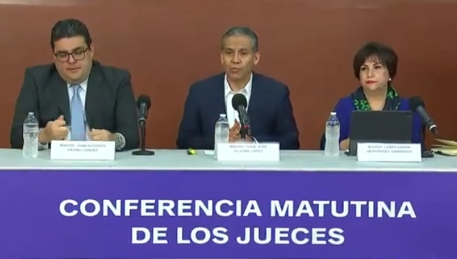 Los magistrados Juan Alfonso Patiño y Juan José Olvera, y la magistrada Edna Lorena Hernández, durante la conferencia de esta mañana. Imagen tomada de la transmisión en vivo 