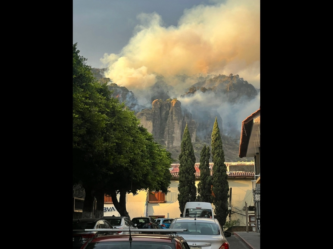El pueblo mágico de Tepoztlán suma casi 40 incendios forestales en esta temporada. Foto Rubicela Morelos