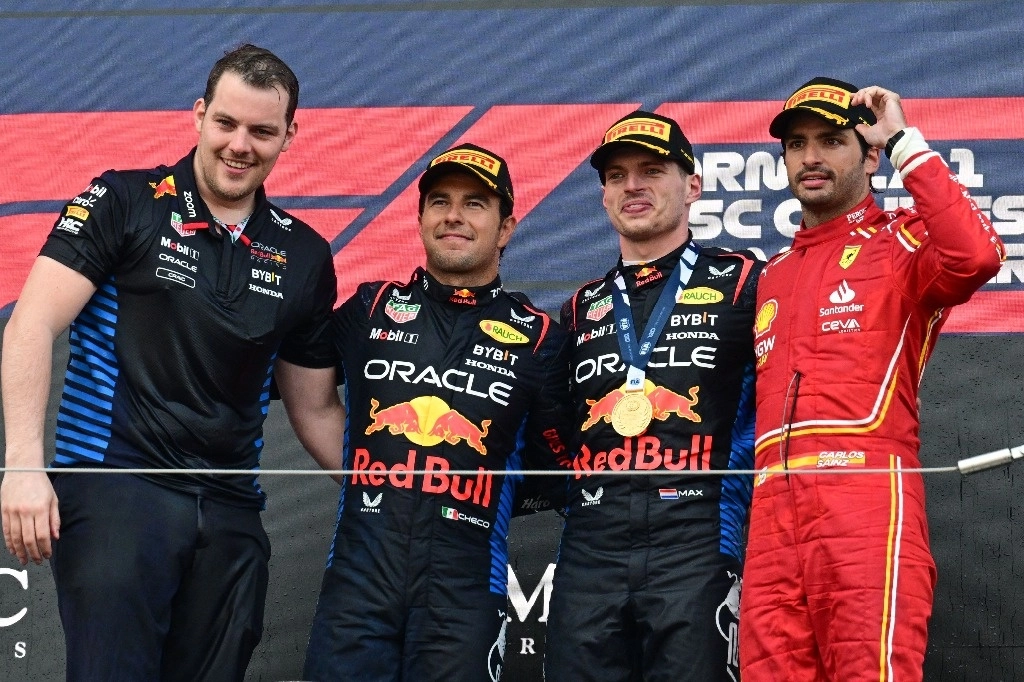 Red Bull obtuvo el primero y segundo lugar del circuito de Suzuka, en la cuarta fecha de la Fórmula Uno. Foto Afp 