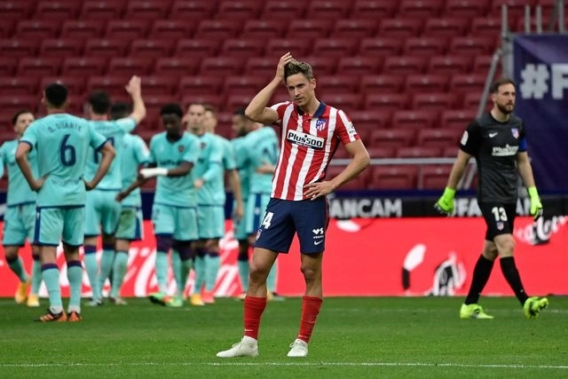 Levante festeja la victoria conseguida ante el Atlético de Madrid, líder de La Liga. Foto Afp