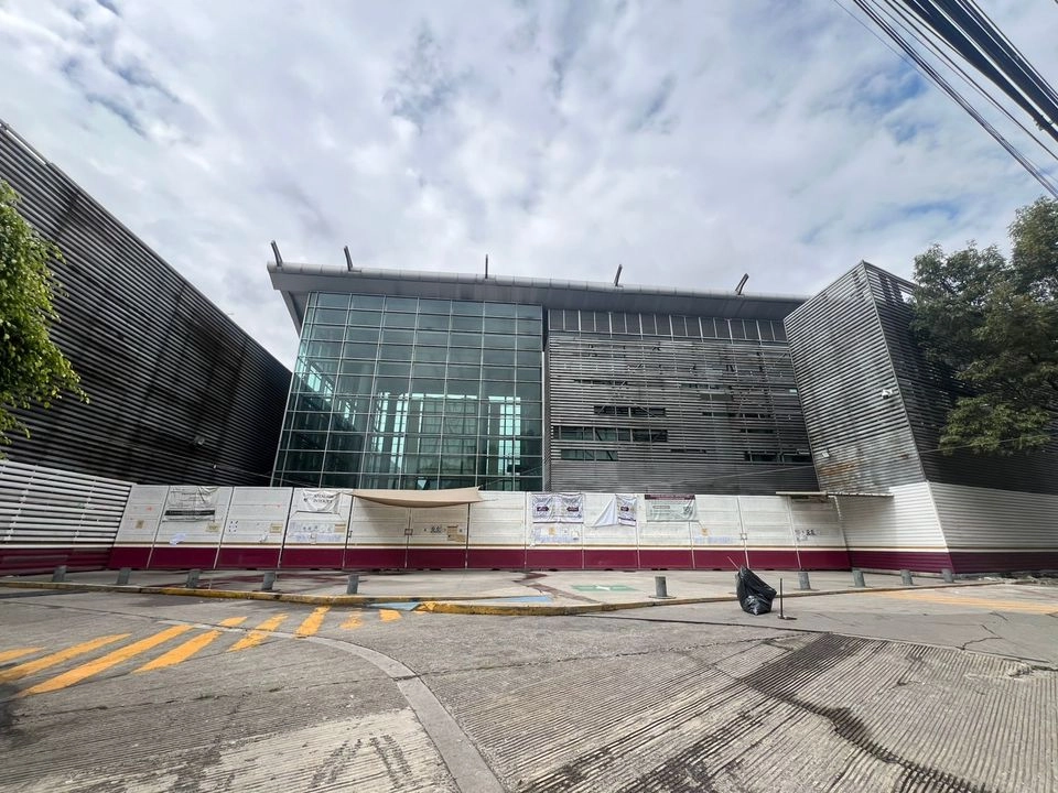 Cerca de la medianoche fueron entregadas las instalaciones de la JFCA, y a partir del lunes iniciarán mesas de diálogo con los trabajadores para revisar de manera particular la cuantificación de la antigüedad para los trabajadores que sean liquidados. Foto 