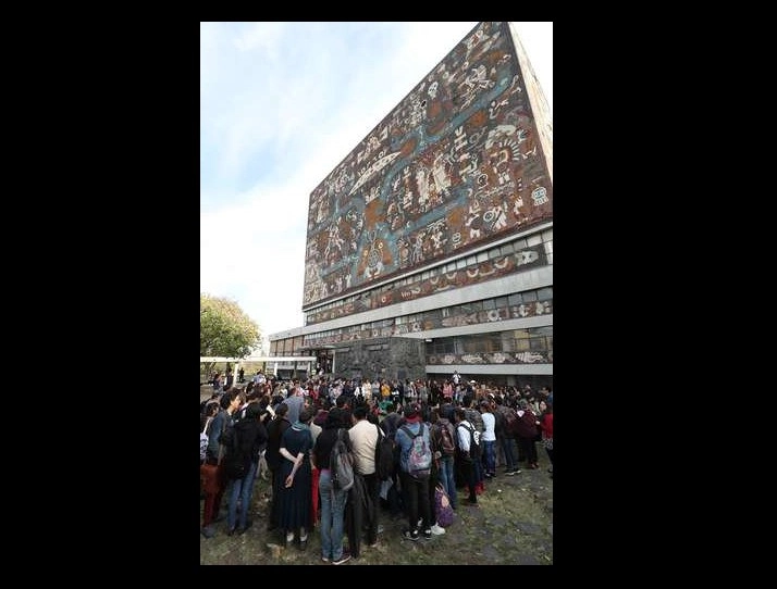 Reunión de profesores de la Facultad de Filosofía y Letras, ayer. Foto Yazmín Ortega Cortés