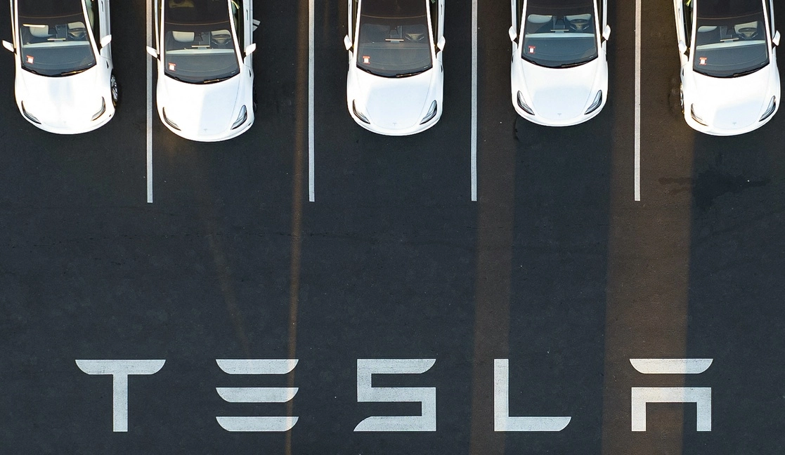 Autos Tesla en la fábrica de California. Foto Afp