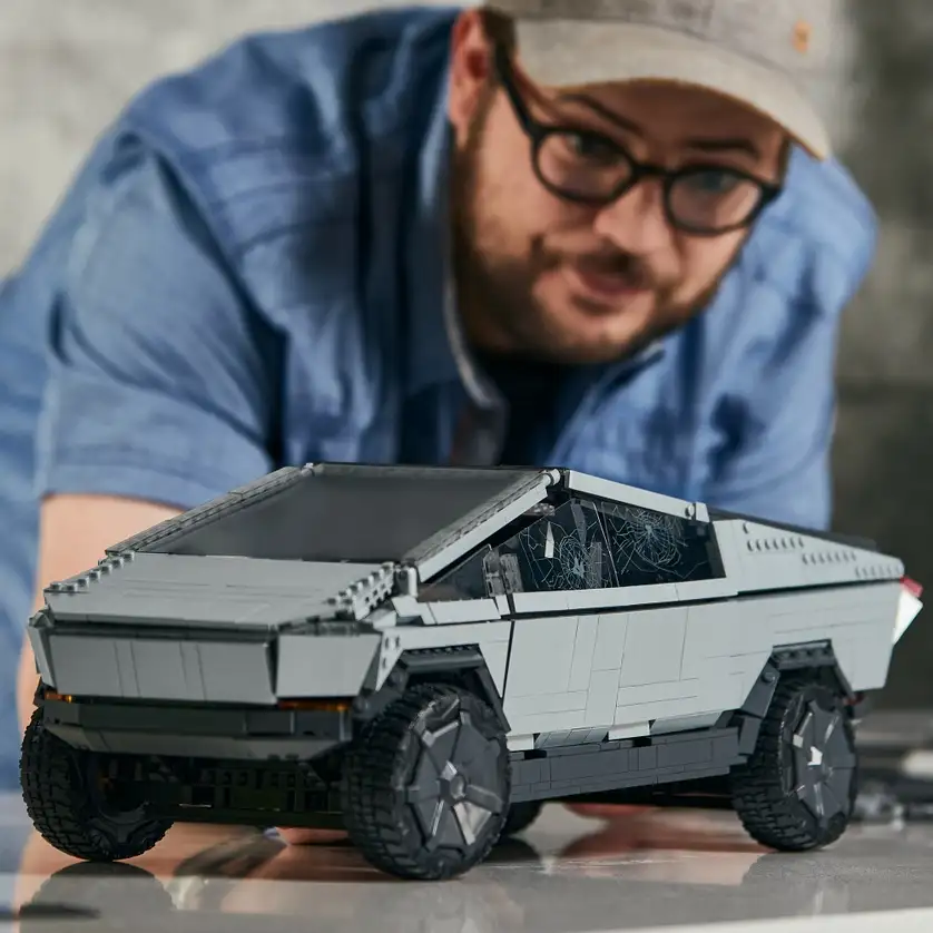 Es presentada la TESLA Cybertruck a escala, en modelo armable con 3 mil 283 bloques de plástico, por MEGA de Mattel. Foto Cortesía Mattel