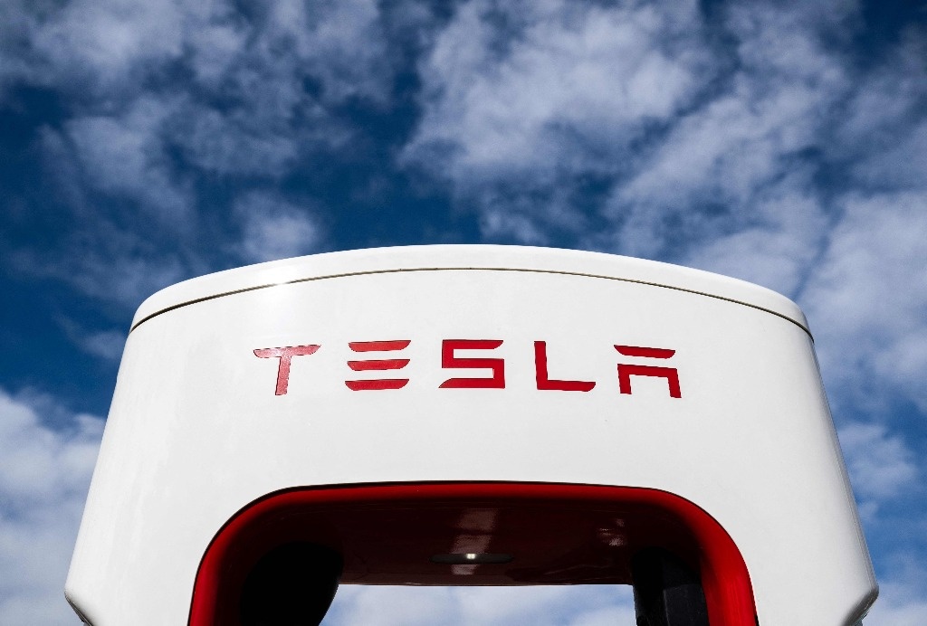 Tesla scraps low-cost car plan