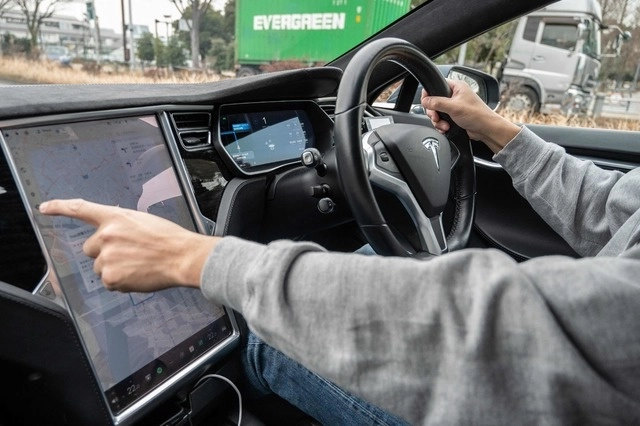 Interior de un automóvil Tesla en imagen de archivo. Foto Afp